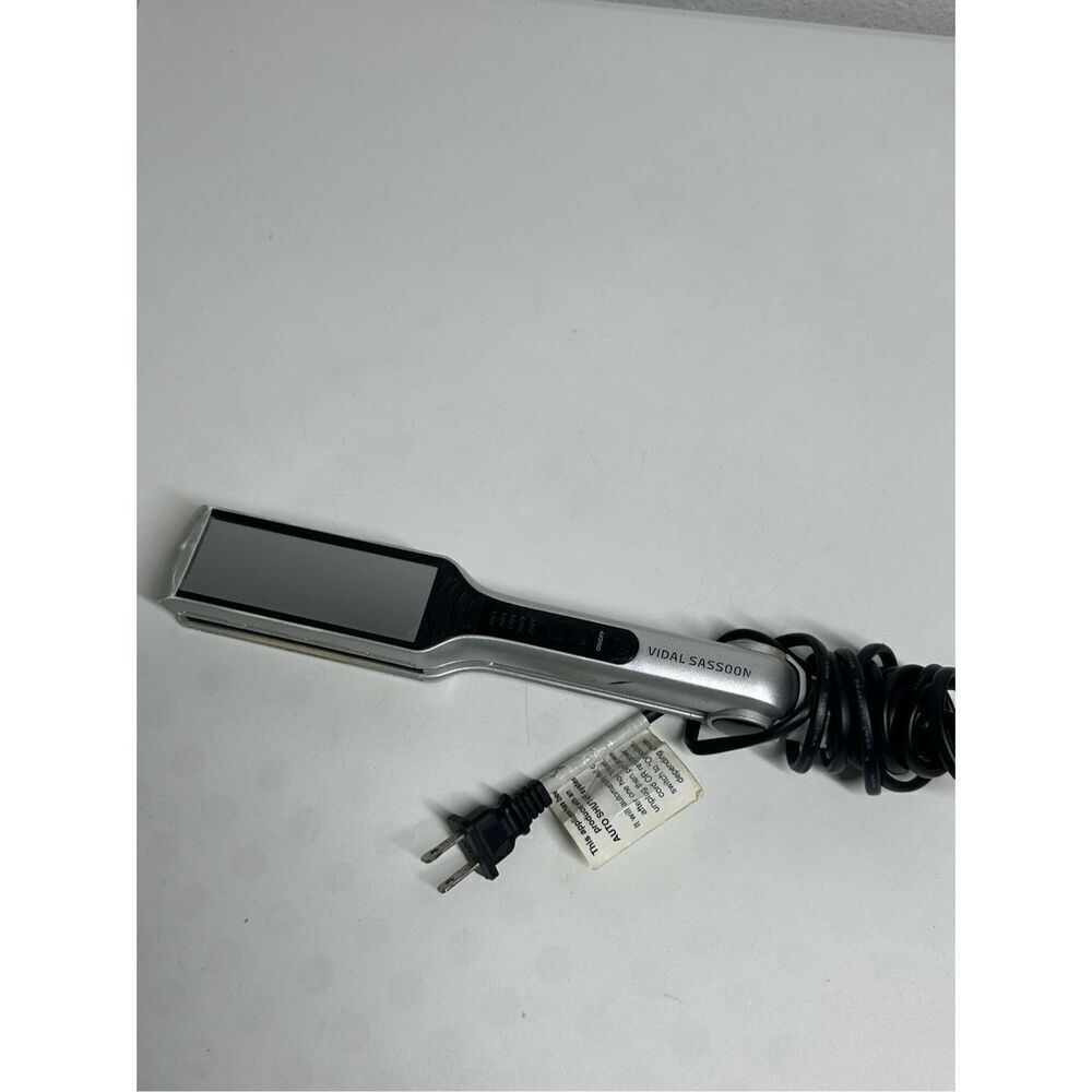 Vidal Sassoon Flat Iron Hair Straightener Model VSST2560 Helen of Troy